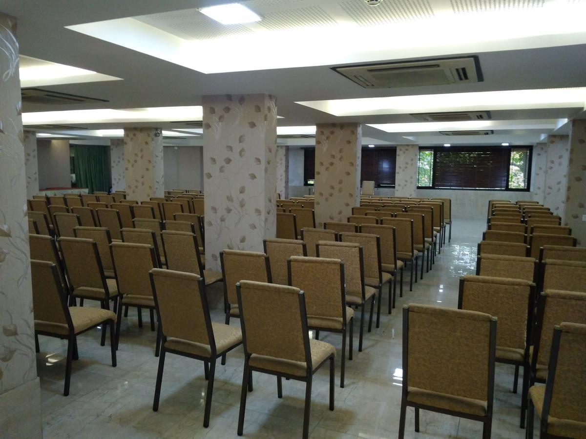 Hotel Maharana Inn Chembur Bombay Eksteriør billede